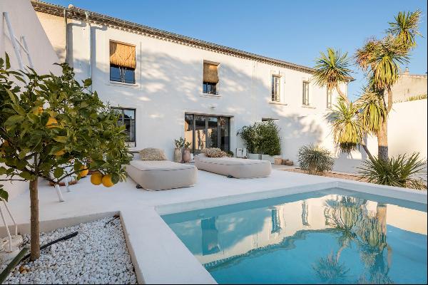 Stunning village house with swimming pool for sale in Maillane.