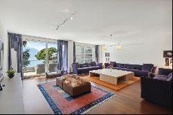 Spacious apartment downtown and facing the docks, bright