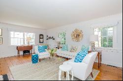 Charming Home located in the Heart of Bridgehampton