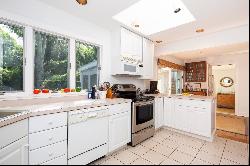 Charming Home located in the Heart of Bridgehampton