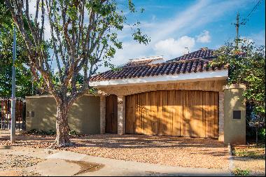 Serene residence steps from Santisima Trinidad Avenue