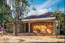 Serene residence steps from Santisima Trinidad Avenue