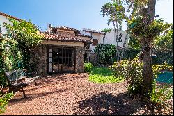 Serene residence steps from Santisima Trinidad Avenue