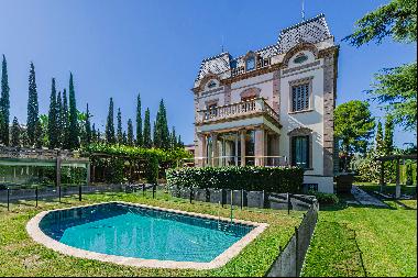 Noucentista style house with a splendid garden in Sant Just Desvern