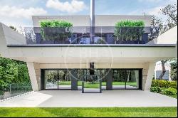 950 sqm luxury house with pool and views for sale in La Moraleja, Alcobendas 28000