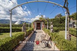 MAJESTIC LUXURY VILLA FOR SALE IN LUCCA, TUSCANY