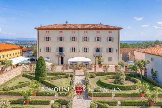 MAJESTIC LUXURY VILLA FOR SALE IN LUCCA, TUSCANY