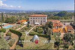 MAJESTIC LUXURY VILLA FOR SALE IN LUCCA, TUSCANY