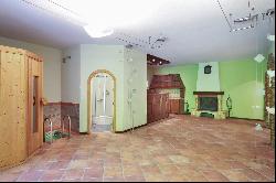 FAMILY HOUSE WITH LARGE OWN YARD AND HEATED POOL FOR SALE