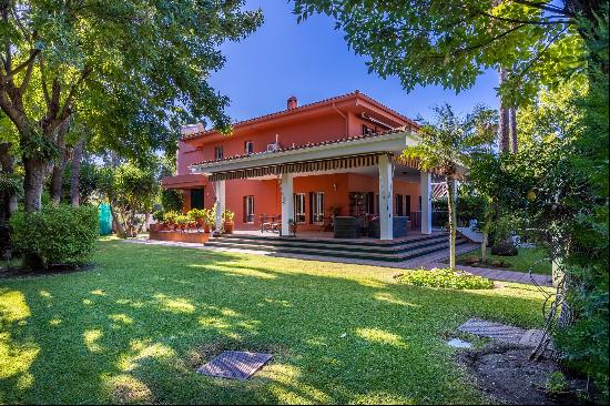 Three-story house in Santa Clara neighbourhood