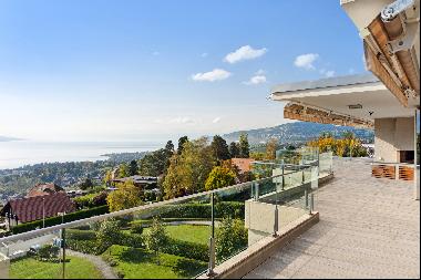 Exceptional penthouse with 182 m² terrace and unobstructed view