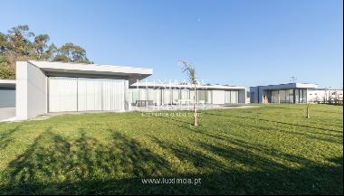Detached single storey villa with pool and garden, for sale, in Vila do Conde, Portugal