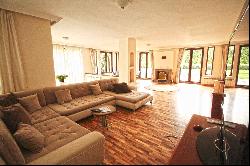 SPACIOUS SEMI-FURNISHED HOUSE IN A GATED COMMUNITY IN SIMEONOVO