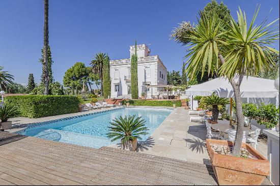 Magnificent nineteenth-century mansion with a splendid garden.