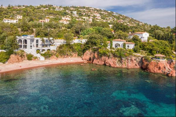 Exceptional waterfront property for sale on the French Riviera with a guest house and dire