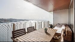 Sale: Apartment with balcony on the 1st line of river, in Lordelo do Ouro, Porto, Portugal