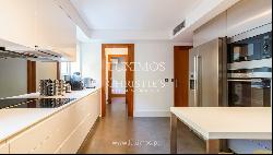 Sale: Apartment with balcony on the 1st line of river, in Lordelo do Ouro, Porto, Portugal