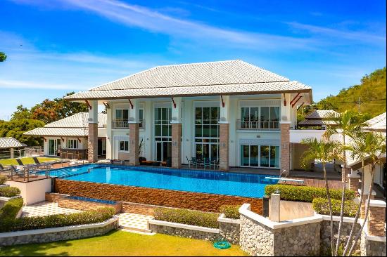 Stunning 9 Bedroom Pool Villa on Golf Course