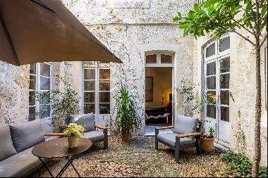 A beautiful 18th-century townhouse in the heart of Avignon.