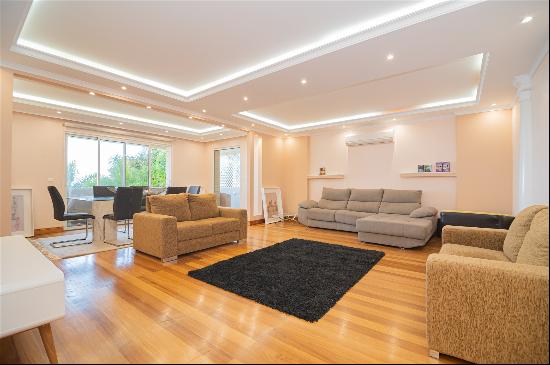 Flat, 4 bedrooms, for Sale