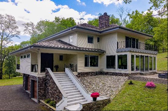 282 Aqueduct Road, Washington Crossing, PA 18977