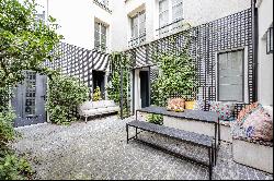 Paris 9th District – A renovated property with a terrace