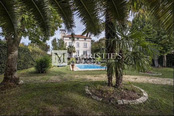 Exceptional mansion of 464 m² in La Rochelle