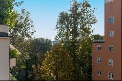 Splendid renovated penthouse with terrace in an exclusive street