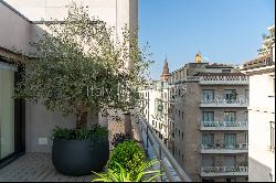 Splendid renovated penthouse with terrace in an exclusive street