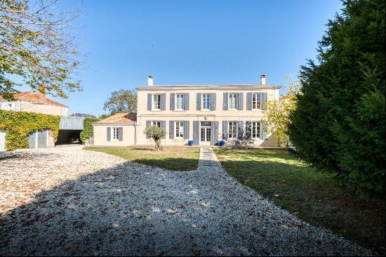 Charming property 15 minutes from La Rochelle