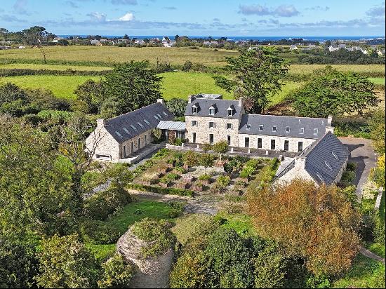 LANDEDA, LARGE HOUSE RENOVATED WITH TASTE AND ITS INDOOR SWIMMING POOL