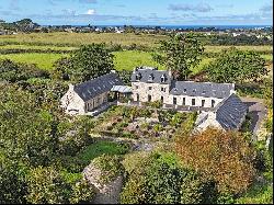 LANDEDA, LARGE HOUSE RENOVATED WITH TASTE AND ITS INDOOR SWIMMING POOL