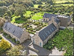 LANDEDA, LARGE HOUSE RENOVATED WITH TASTE AND ITS INDOOR SWIMMING POOL