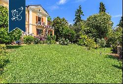 Lake-facing apartment with access to the beach and a dockyard by the Vittoriale degli Ital