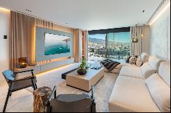 Newly renovated modern apartment on the front line of Puerto Banus