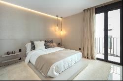 Newly renovated modern apartment on the front line of Puerto Banus