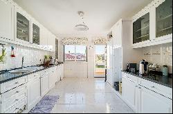 Terraced house, 4 bedrooms, for Sale