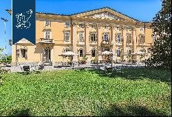 Luxury hotel with a big, centuries-old park, a pool and a tennis court between Piedmont's 