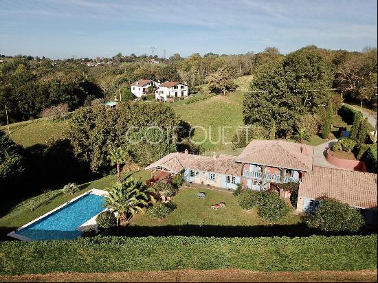 URRUGNE - A 4-BED VILLA WITH A SWIMMING POOL