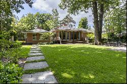 FRANK LLOYD WRIGHT IN A HIGH-END RESIDENTIAL AREA