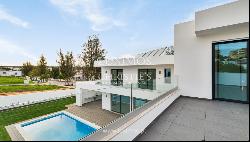 Modern 4-Bedroom Villa, pool, for sale in Porto de Mós, Lagos, Algarve