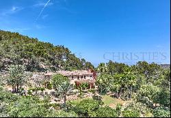 Extraordinary finca property in Mallorca with guest houses pool and partial sea view