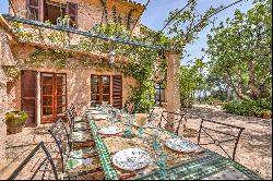 Extraordinary finca property in Mallorca with guest houses pool and partial sea view