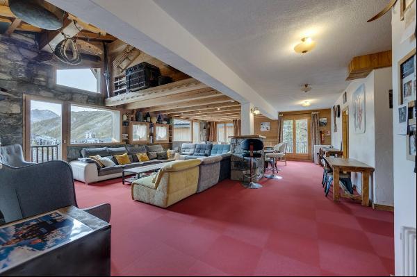 Superb authentic chalet for sale in the quiet district of Les Almes, Tignes.