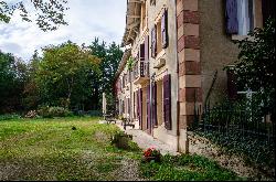 Maison de Maître and gîtes with a view of the Montagne Noire