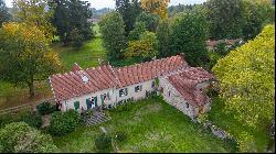 Maison de Maitre and gites with a view of the Montagne Noire