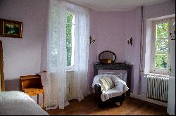 Maison de Maitre and gites with a view of the Montagne Noire