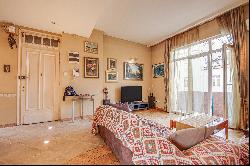 Artistic two bedroom apartment in the Center for sale