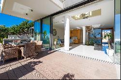 Luxury Seafront Modern Villa with 4 Bedrooms