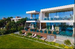 Luxury Seafront Modern Villa with 4 Bedrooms